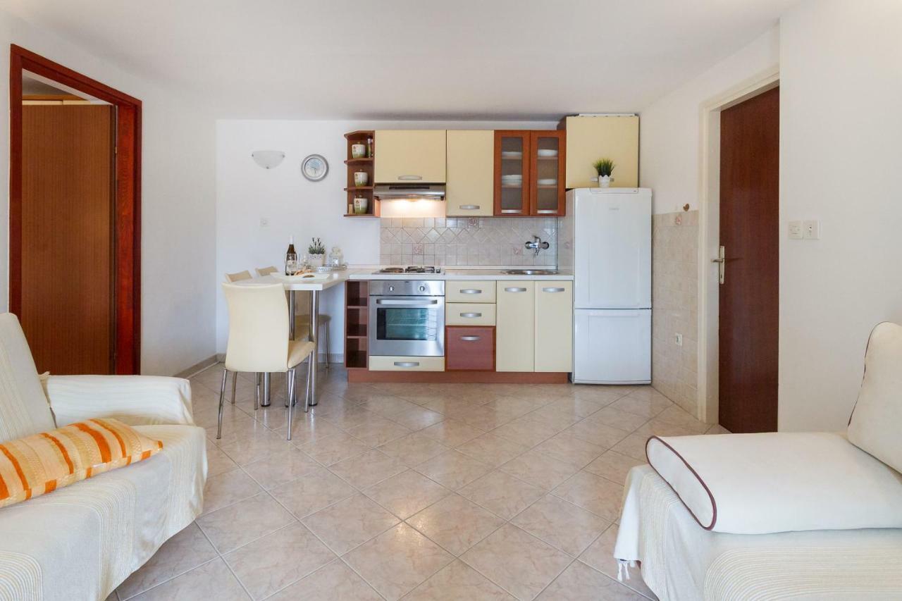 Beach Apartment M & B Poljana  Buitenkant foto