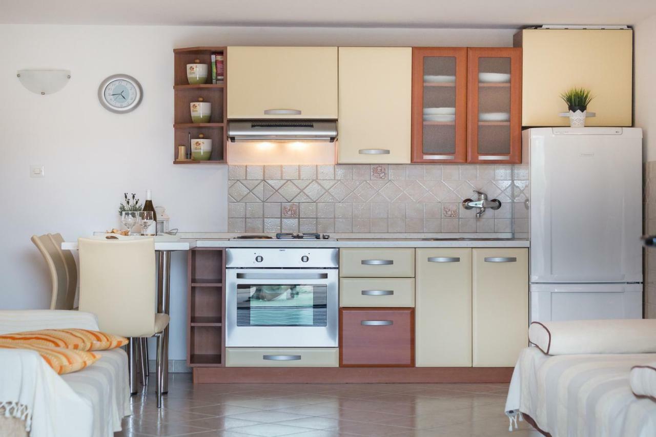 Beach Apartment M & B Poljana  Buitenkant foto