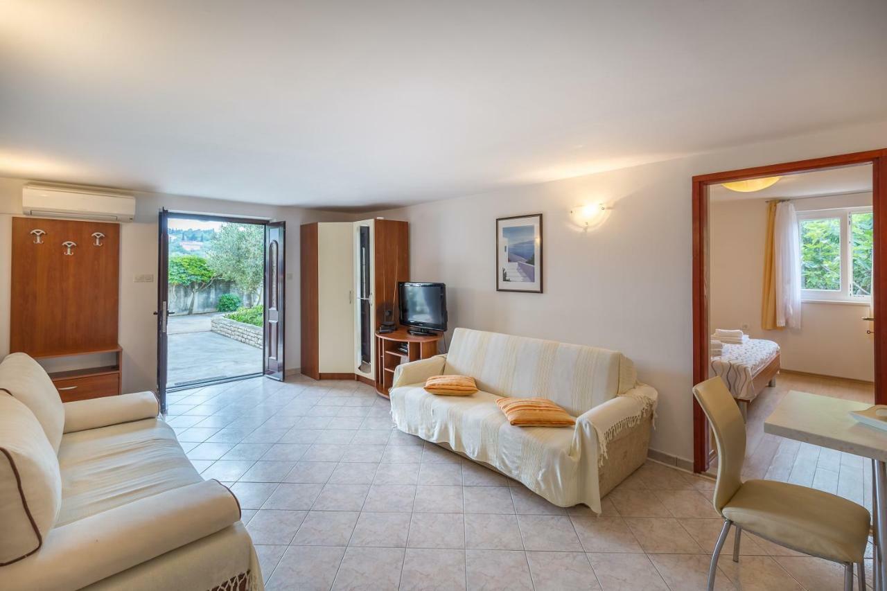 Beach Apartment M & B Poljana  Buitenkant foto