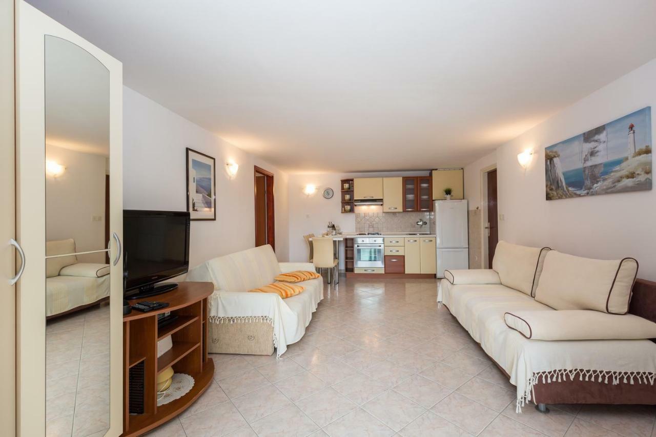 Beach Apartment M & B Poljana  Buitenkant foto