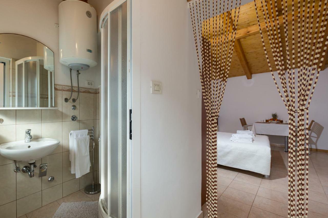 Beach Apartment M & B Poljana  Buitenkant foto