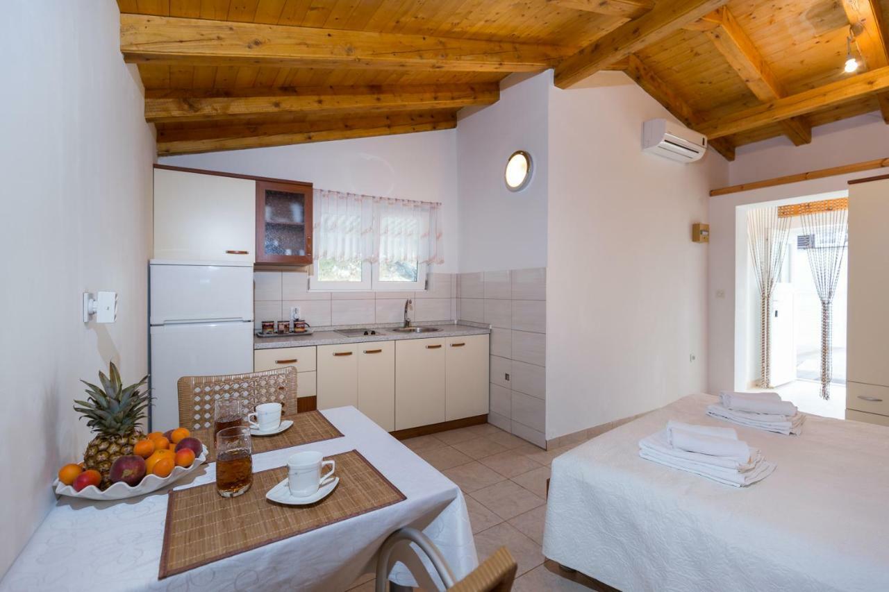 Beach Apartment M & B Poljana  Buitenkant foto