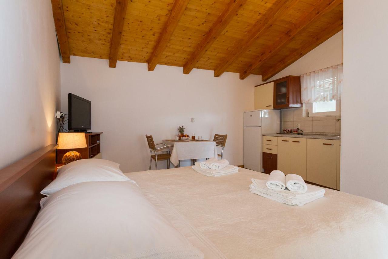 Beach Apartment M & B Poljana  Buitenkant foto