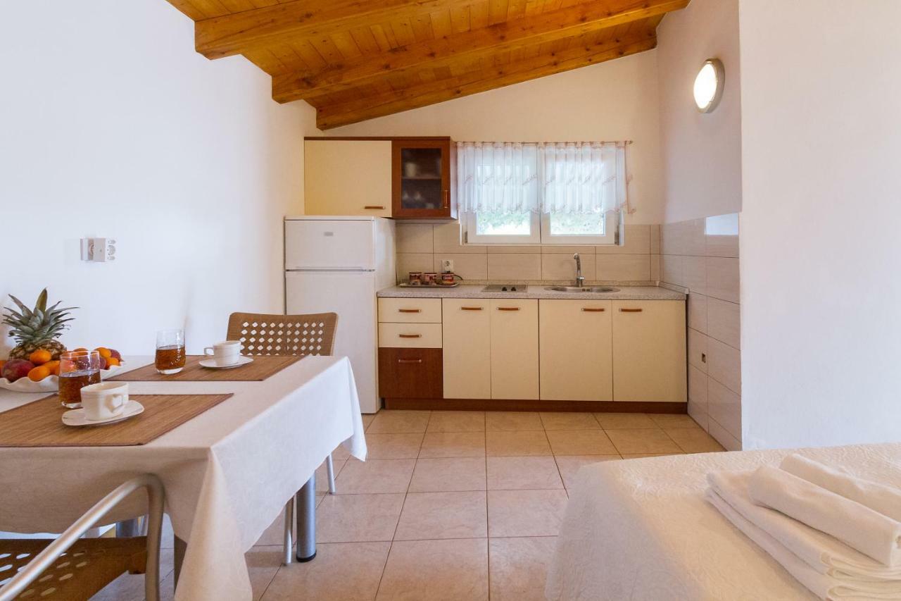 Beach Apartment M & B Poljana  Buitenkant foto